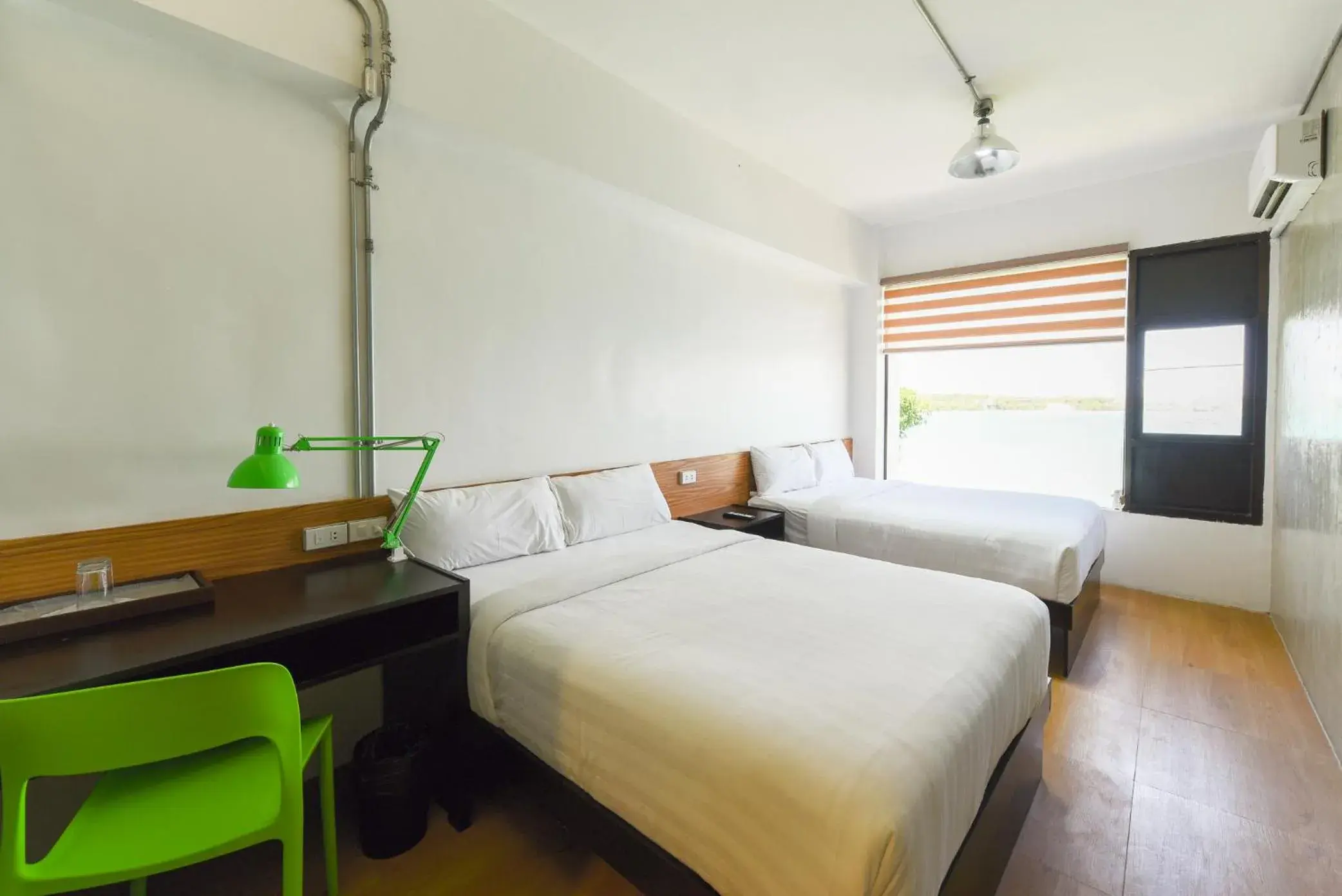 Photo of the whole room, Bed in Travelbee Seaside Inn